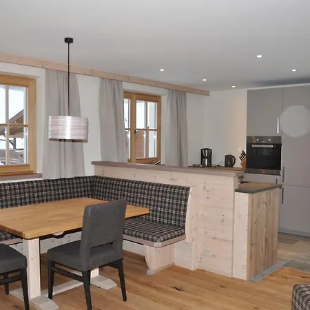 Alpen Dorfwies Kirchberg in Tirol